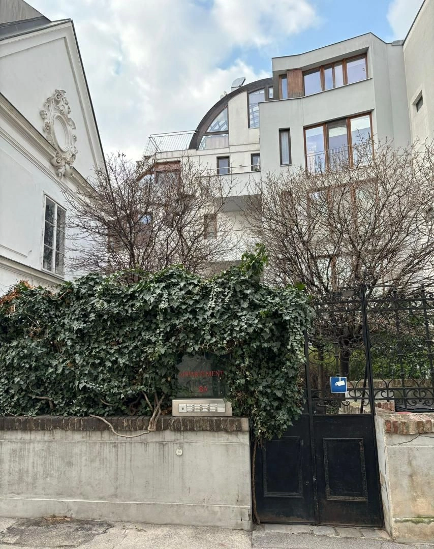 Квартира на последнем этаже с частной террасой в Вене, Австрия, 108 м²