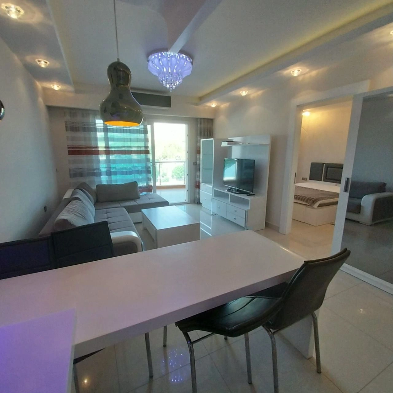 Светлая квартира 75 m2 с видом на горы в Alanya