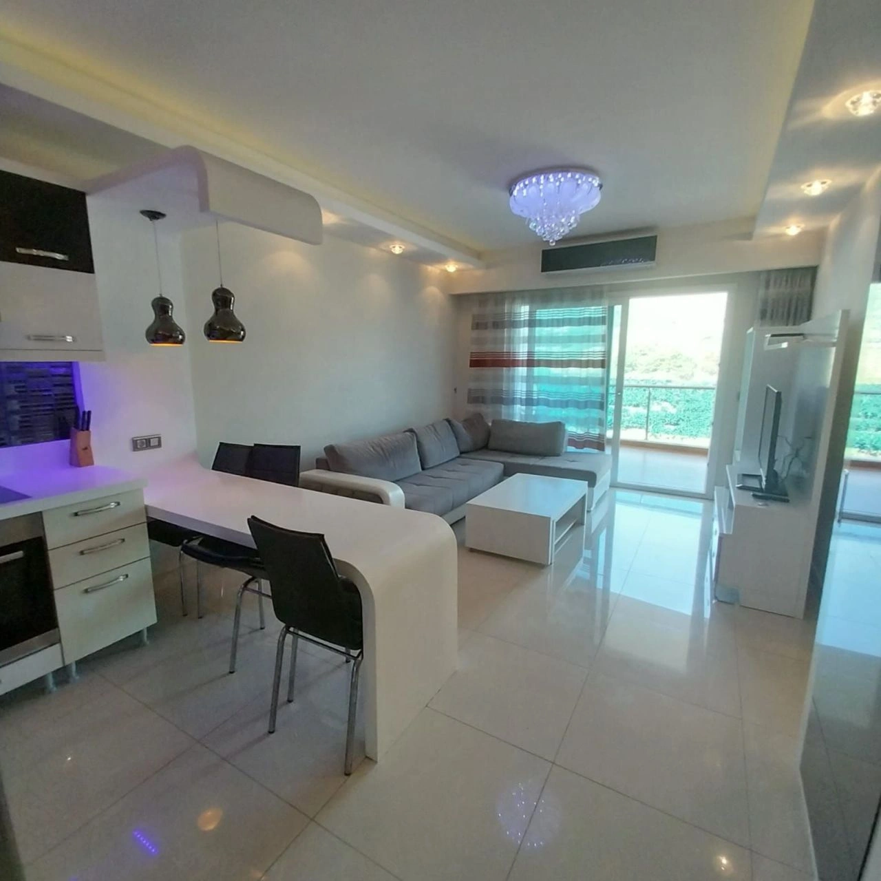 Светлая квартира 75 m2 с видом на горы в Alanya