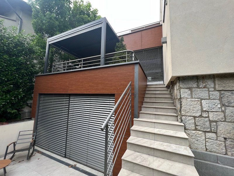 Роскошный дом 407 м2 в тихом районе