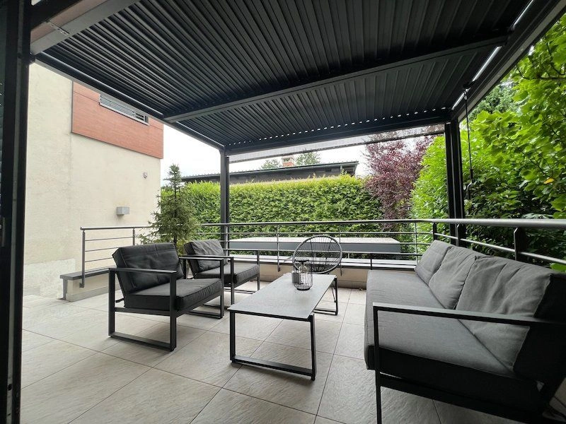 Роскошный дом 407 м2 в тихом районе