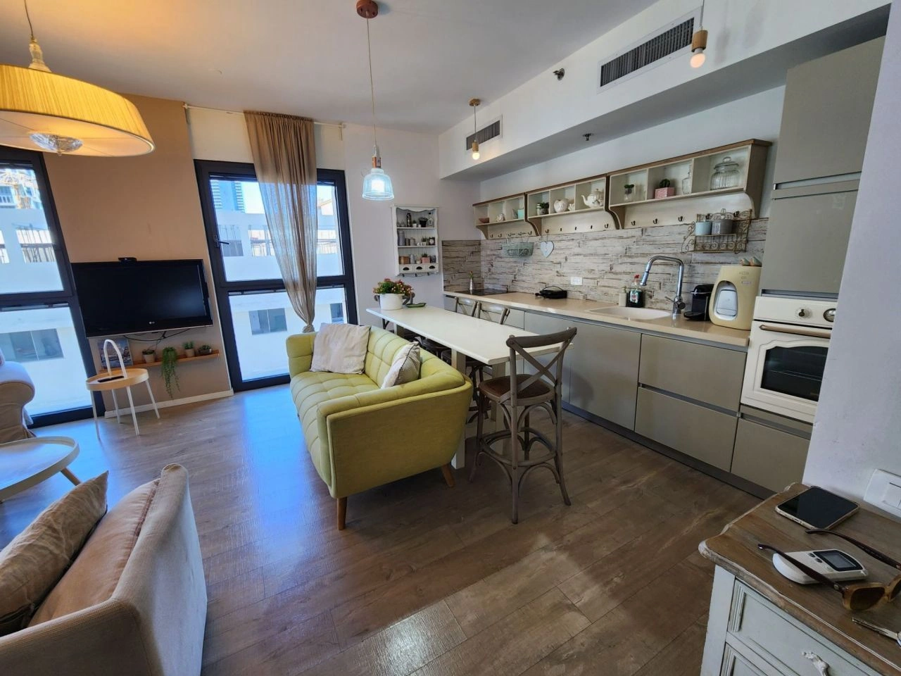 Квартира с просторным балконом в Парке Замерет в Тель-Авиве, Израиль