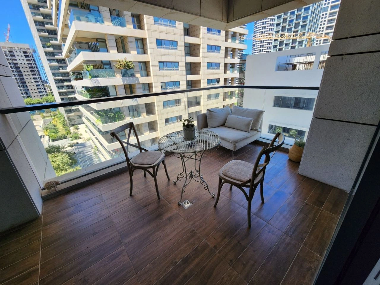 Квартира с просторным балконом в Парке Замерет в Тель-Авиве, Израиль