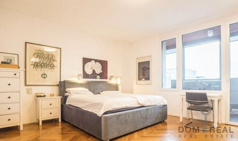 Квартира 2+1 в современном здании в центре Любляны