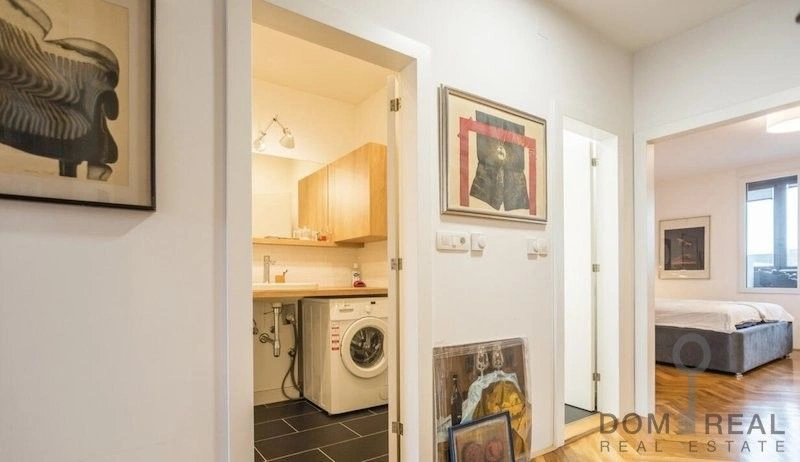 Квартира 2+1 в современном здании в центре Любляны