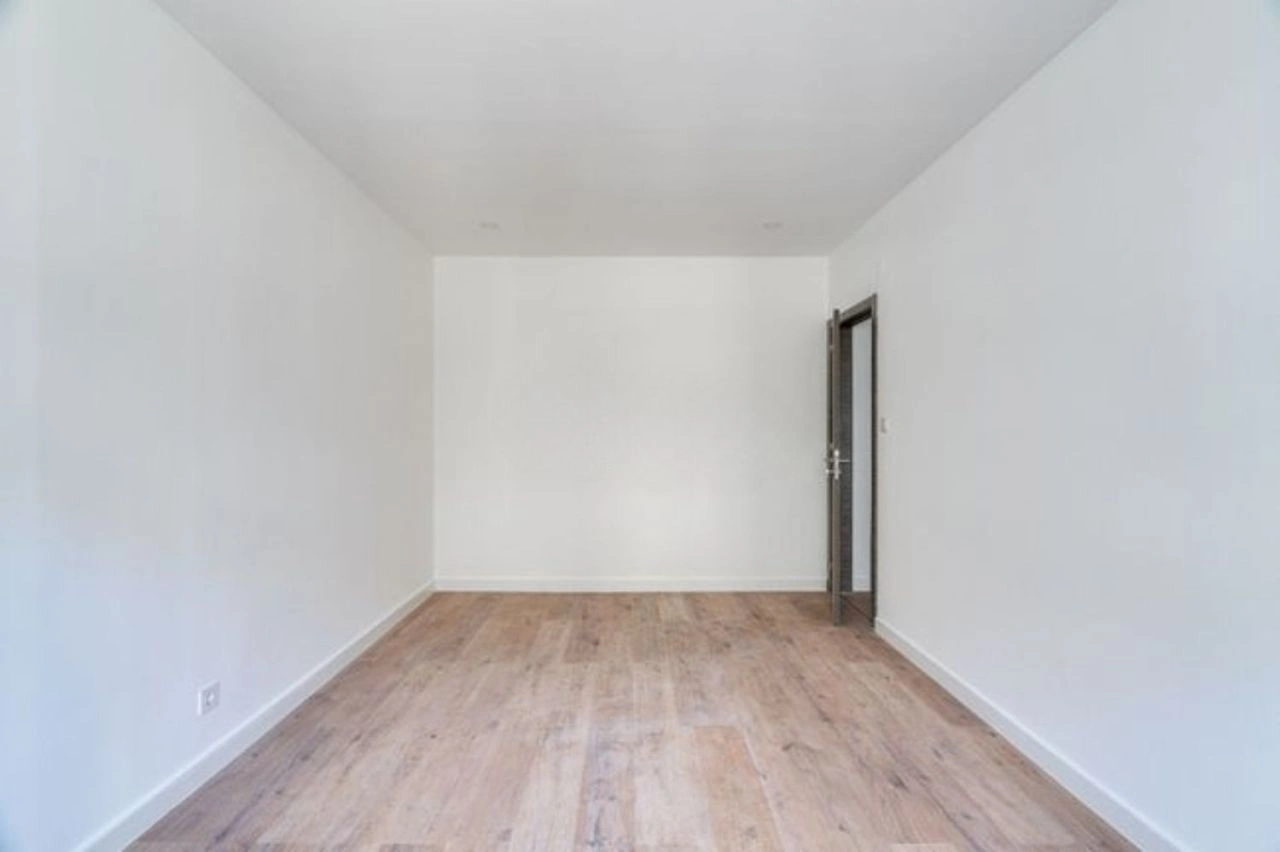 Квартира 3+1 с балконами в районе Амадора, Лиссабон, Португалия