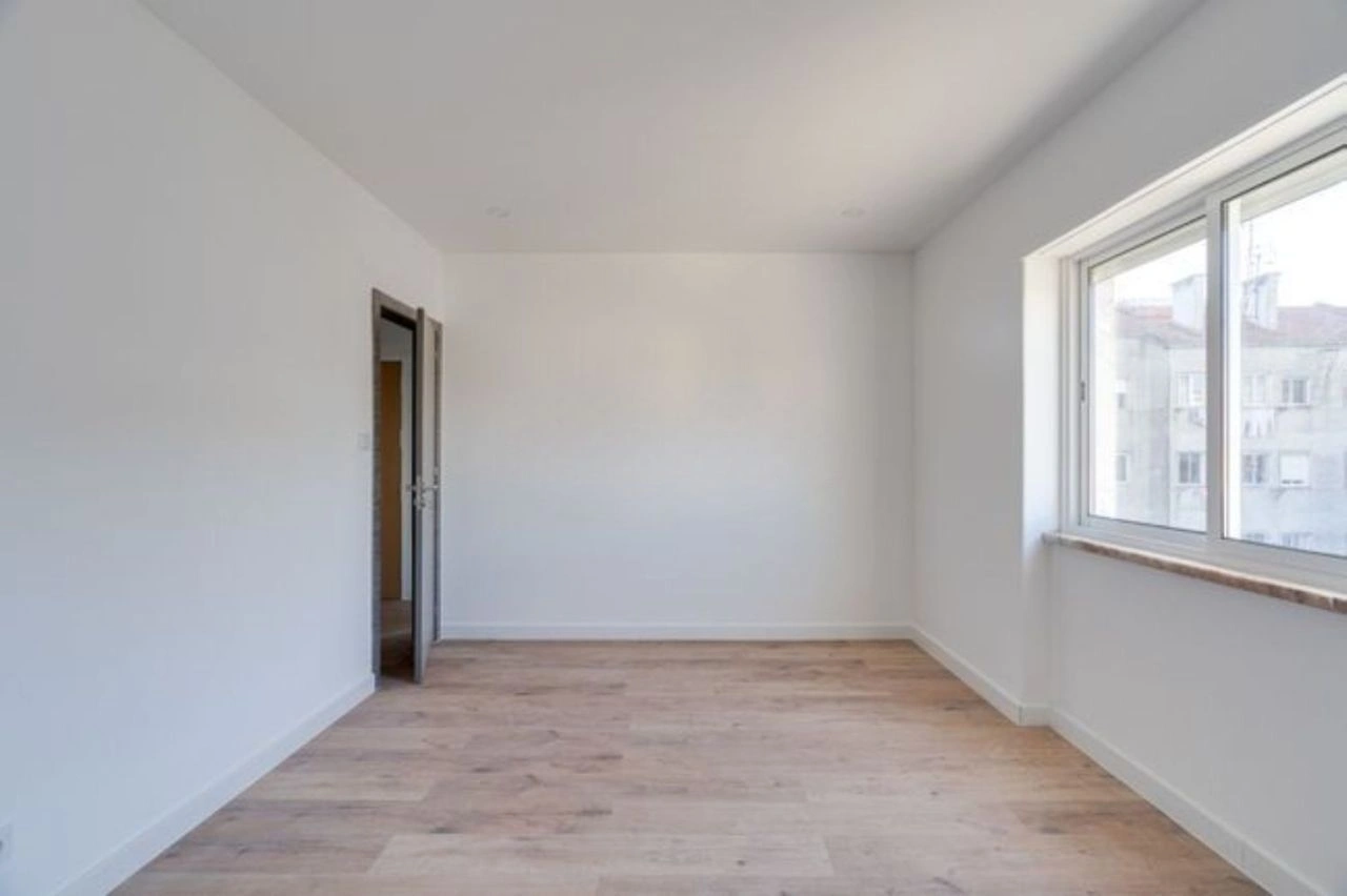 Квартира 3+1 с балконами в районе Амадора, Лиссабон, Португалия