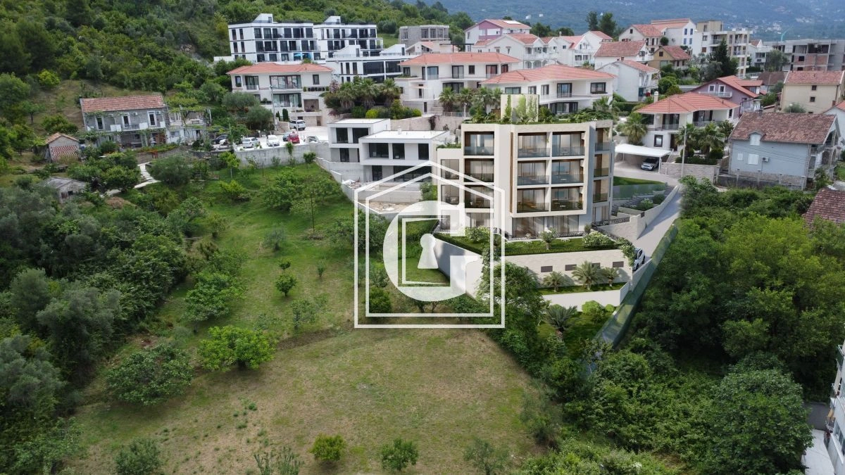 Квартира 28 м² с террасой в Тивате