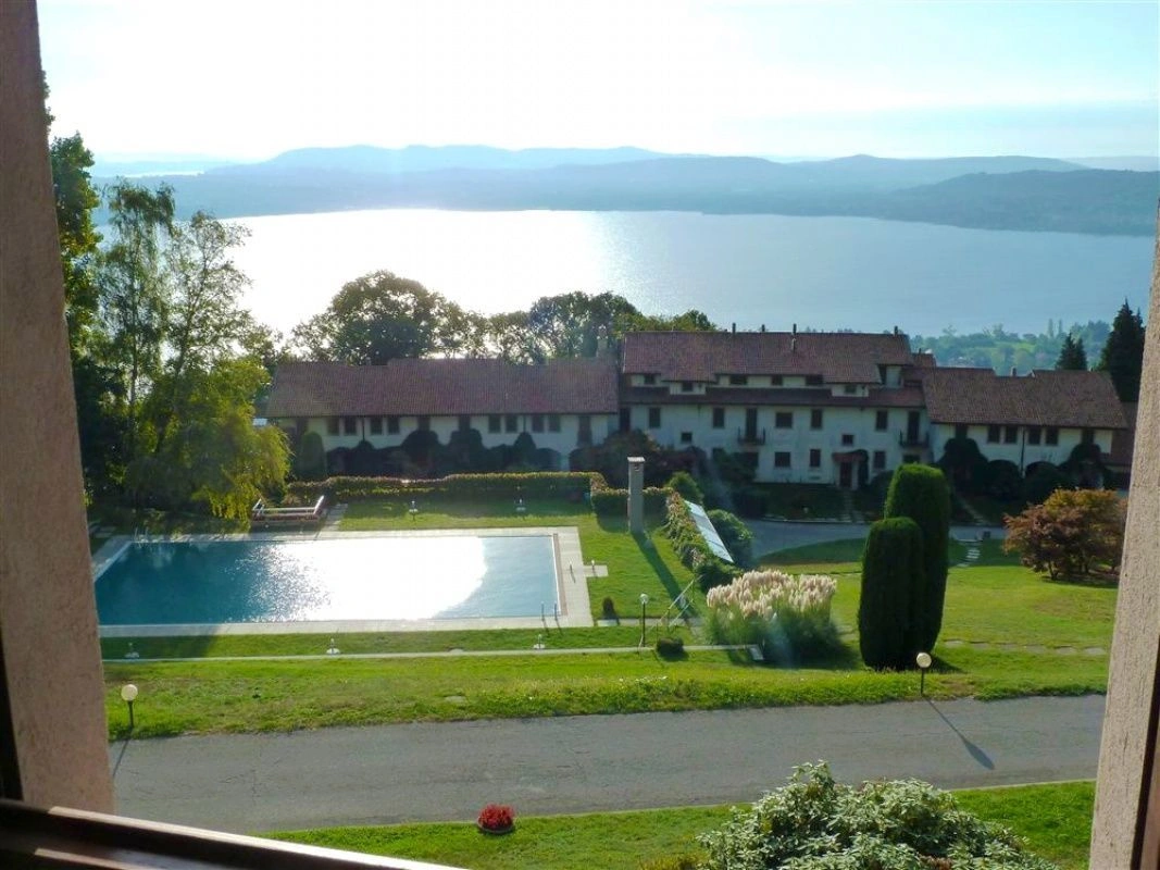 Квартира с круглосуточной охраной и консьержем в Лезе - 390,000 €