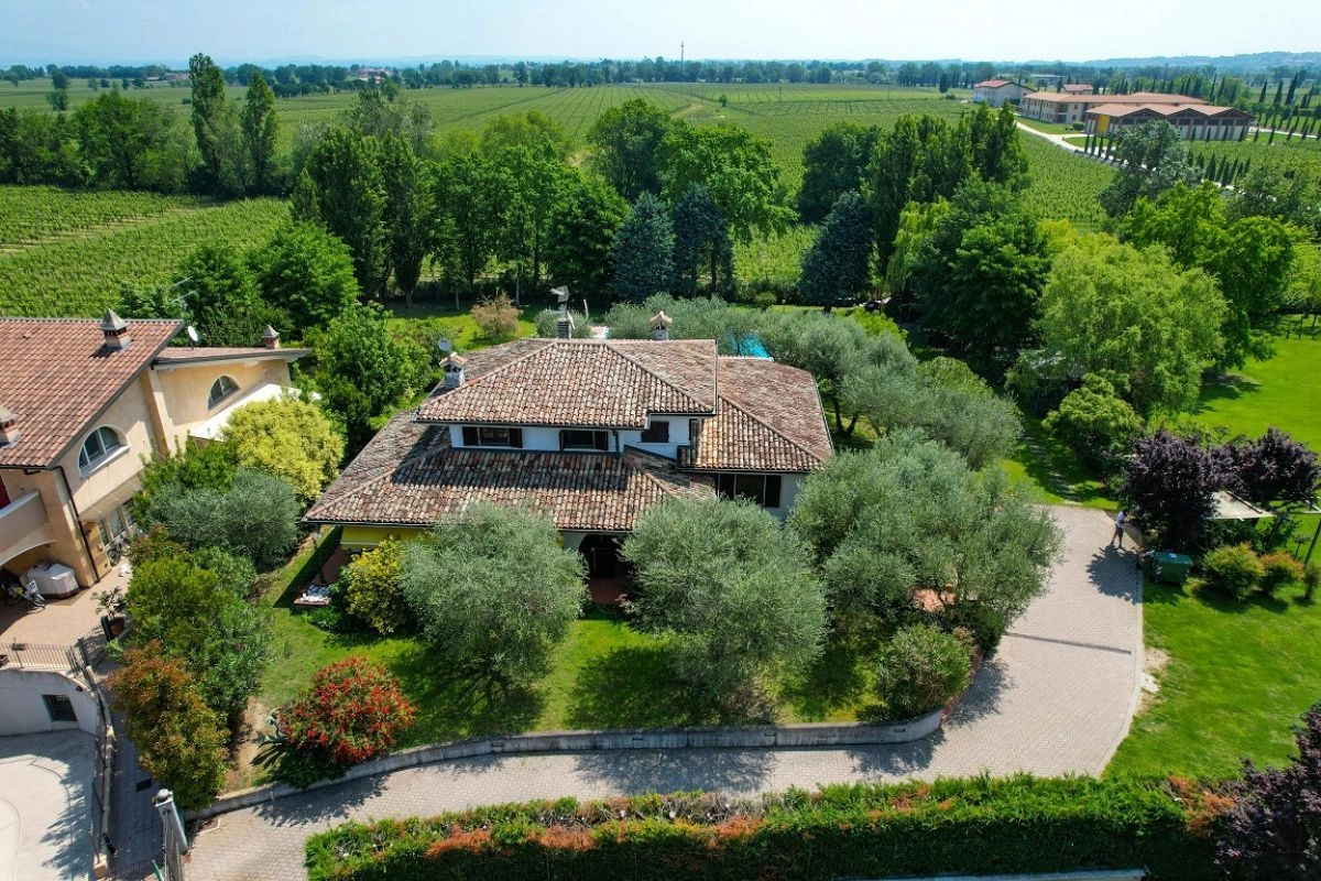 Villa 400 m2 in Brescia