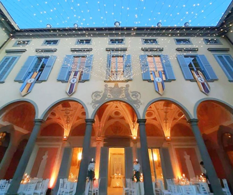 Историческая вилла в пригороде Пизы с парком и водопадом, Италия