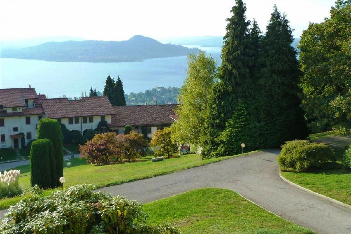 Квартира с круглосуточной охраной и консьержем в Лезе - 390,000 €