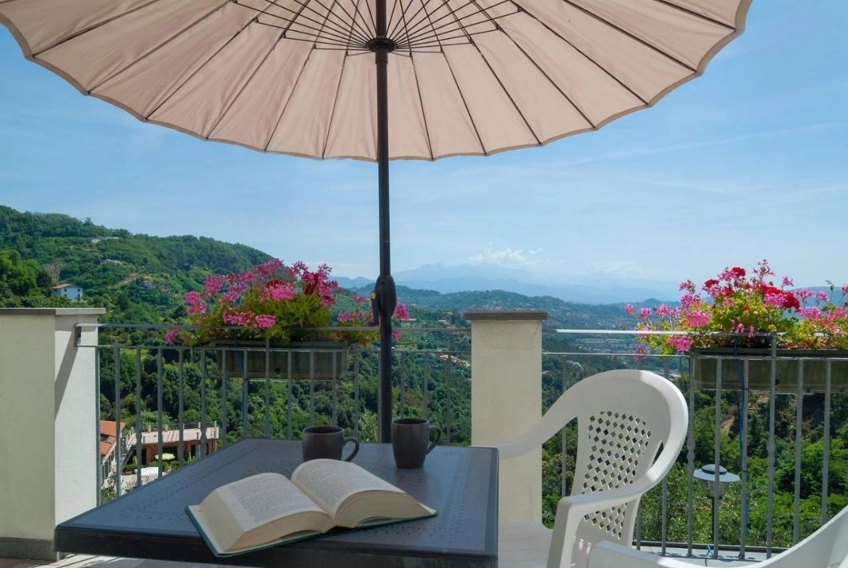 Вилла на холмах в Ла Специи с панорамными видами на Лигурийское море, Италия