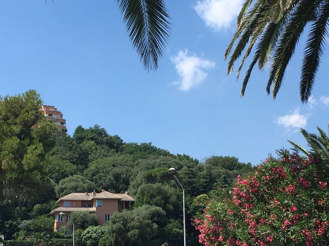 Вилла рядом с пляжем в Генуе с видами на залив и город - 1 900 000 €