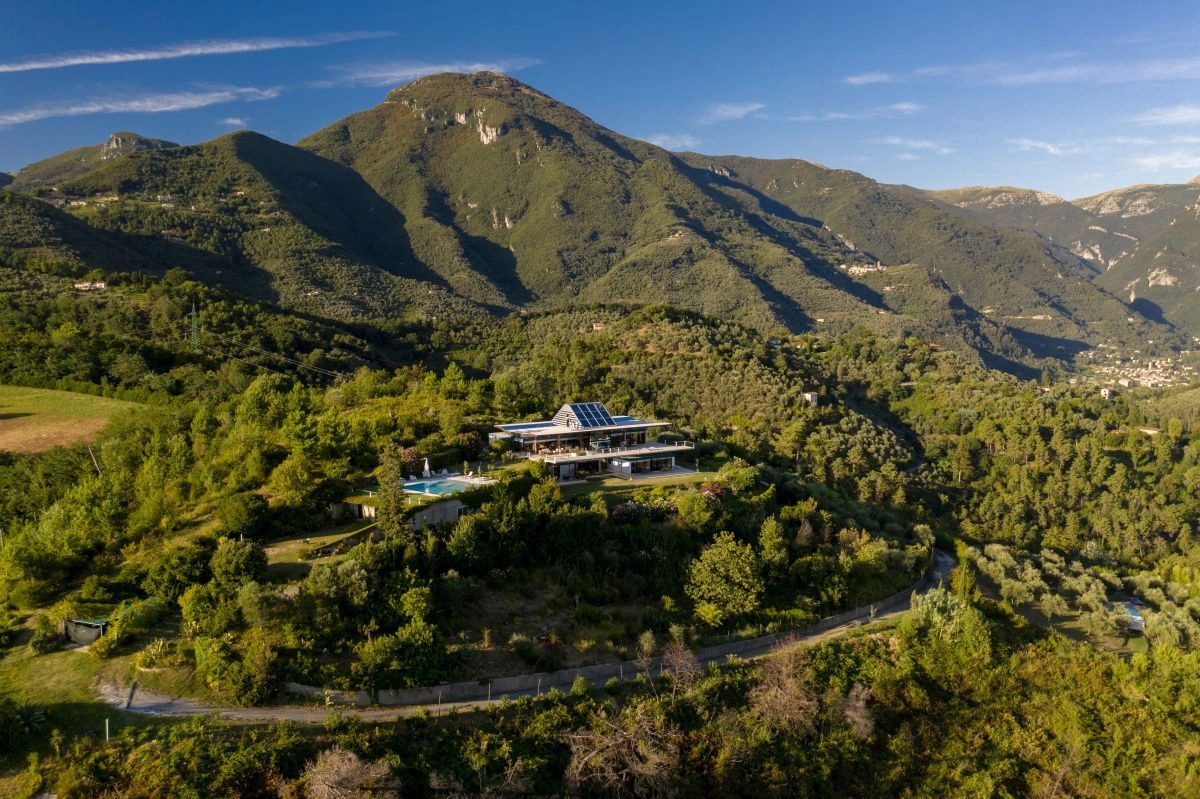 Вилла на холмах Камайоре с видом на Тирренское море, Италия