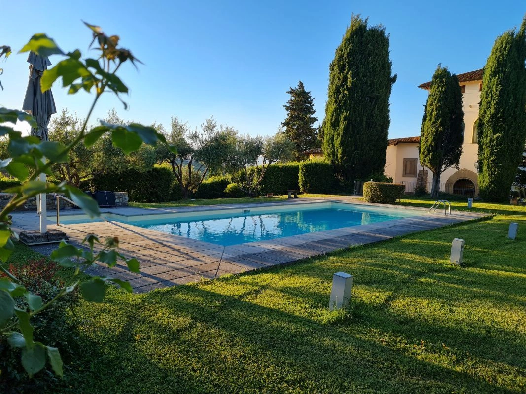 Историческая вилла XV века на холмах в пригороде Флоренции - 4,900,000 €