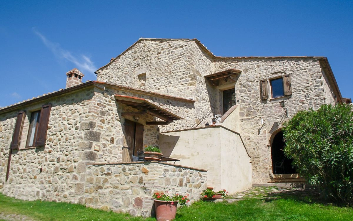 Усадьба 13+1 с двумя бассейнами во Вольтерре, Италия