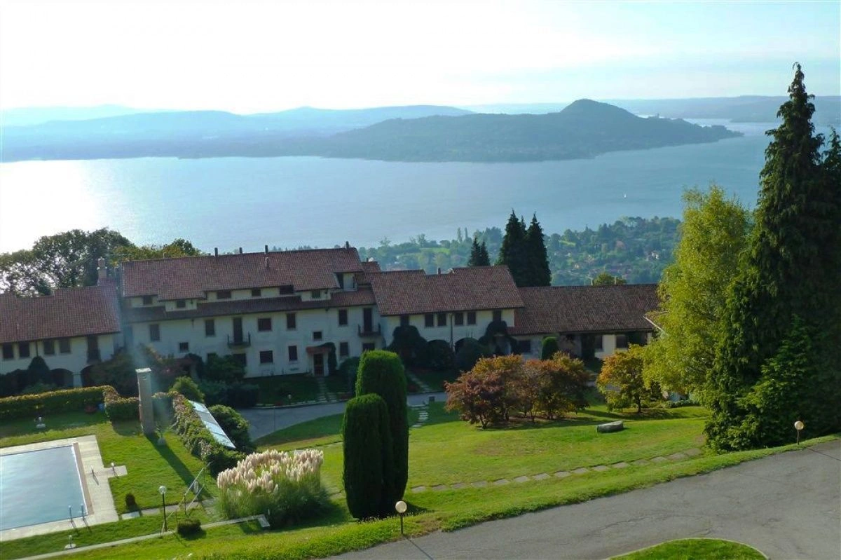 Квартира с круглосуточной охраной и консьержем в Лезе - 390,000 €