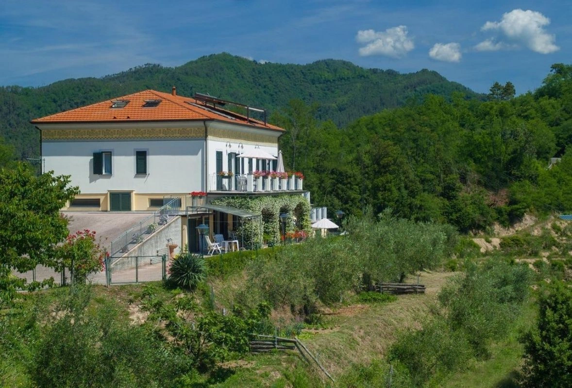 Вилла на холмах в Ла Специи с панорамными видами на Лигурийское море, Италия