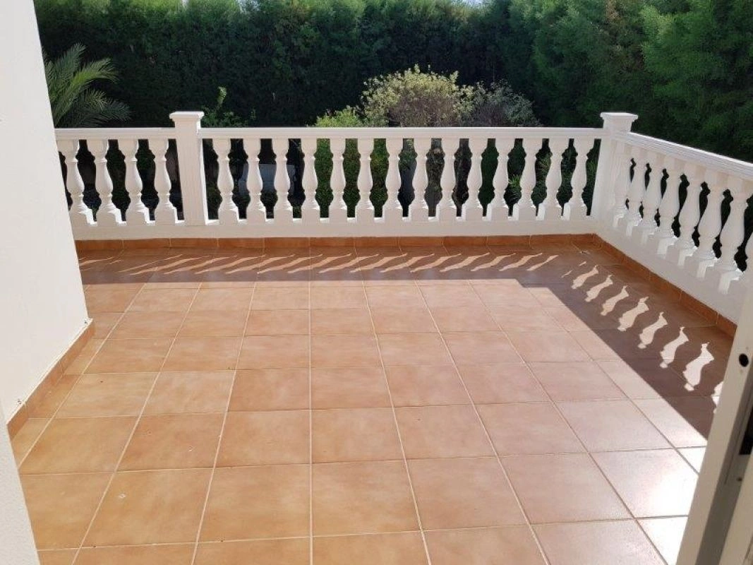 Дом 200 м2 с частным бассейном в Пафосе