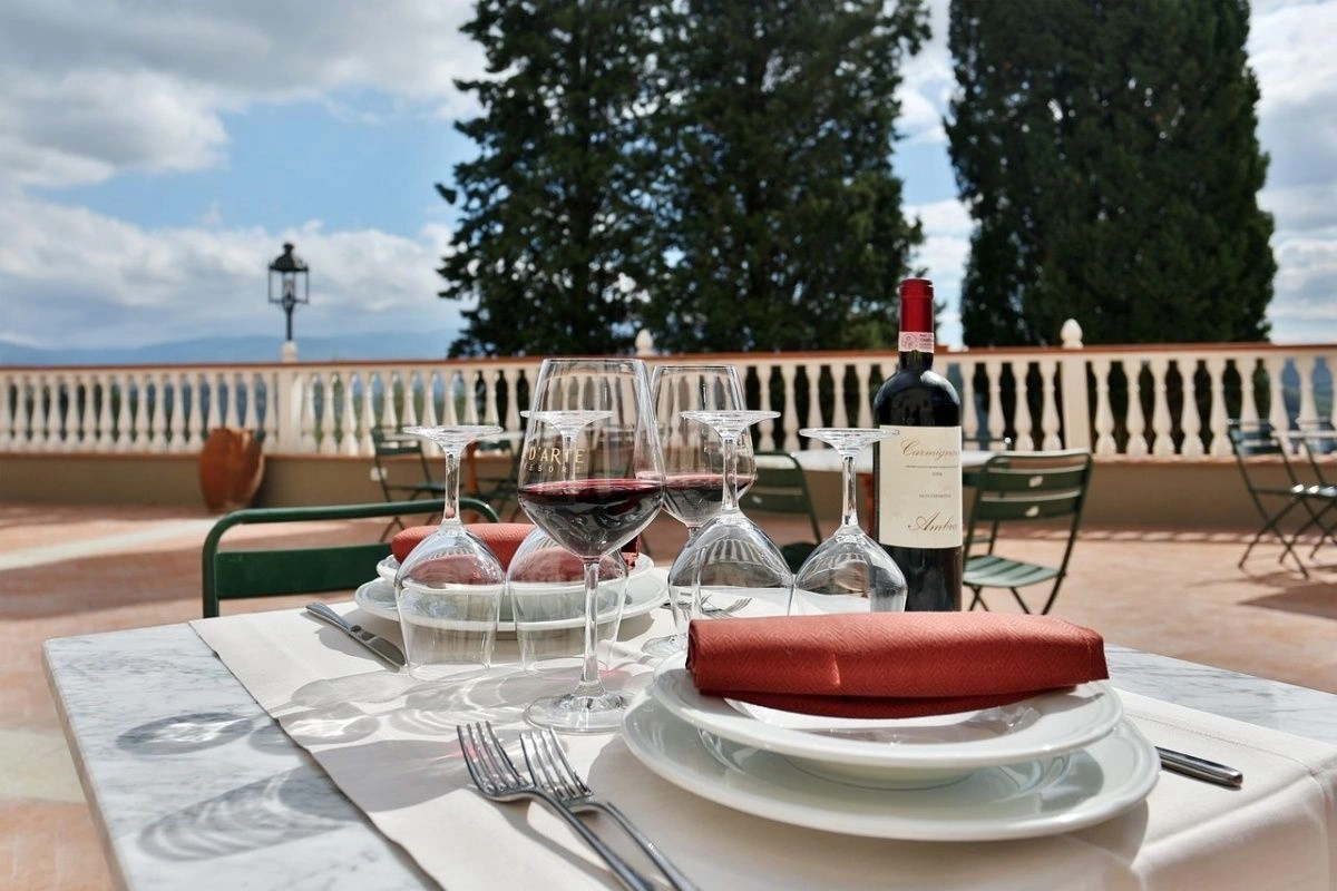 Вилла в пригороде Понтассьеве с живописным буковым лесом - 4 800 000 €