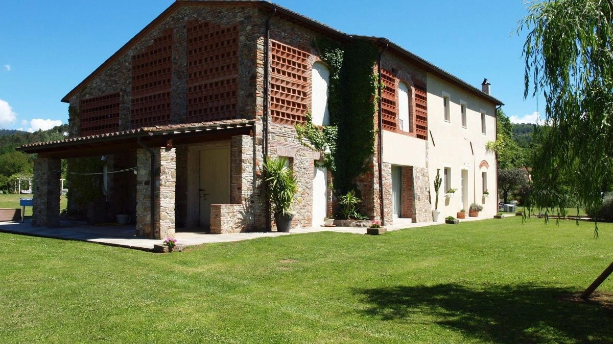 Villa in the picturesque hills near the historic center of Lucca, Italy