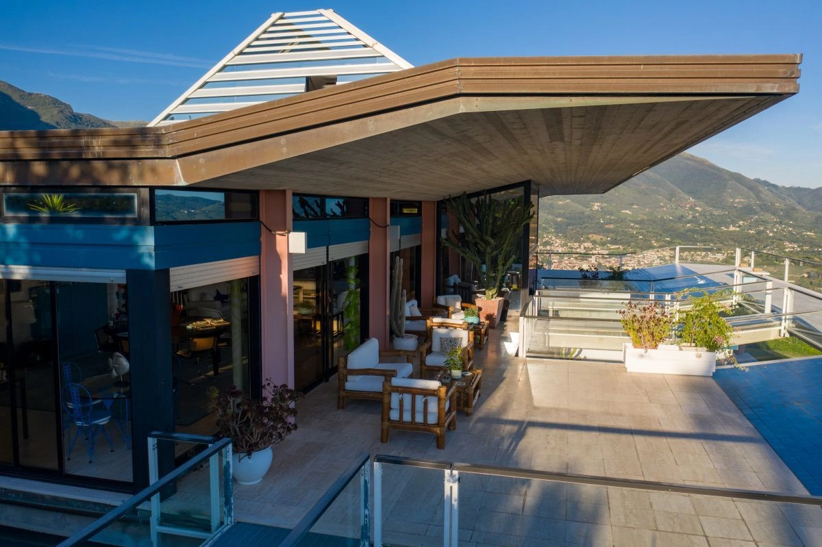 Вилла на холмах Камайоре с видом на Тирренское море, Италия