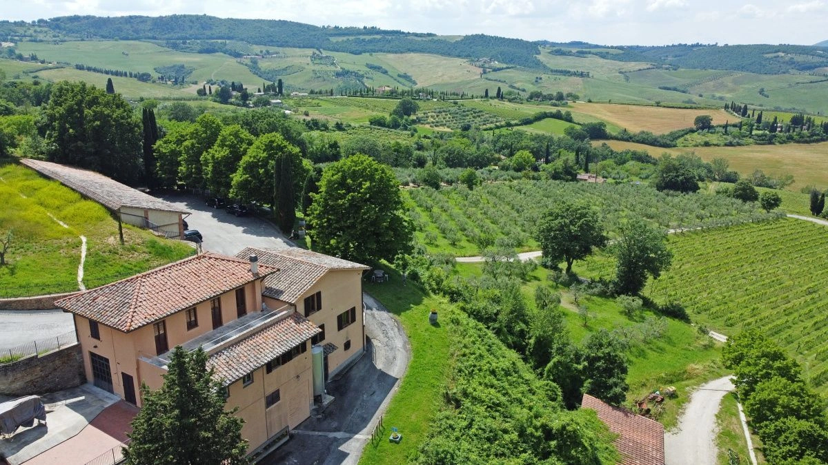 Усадьба 7+1 с панорамным видом в Монтапульчано, Италия