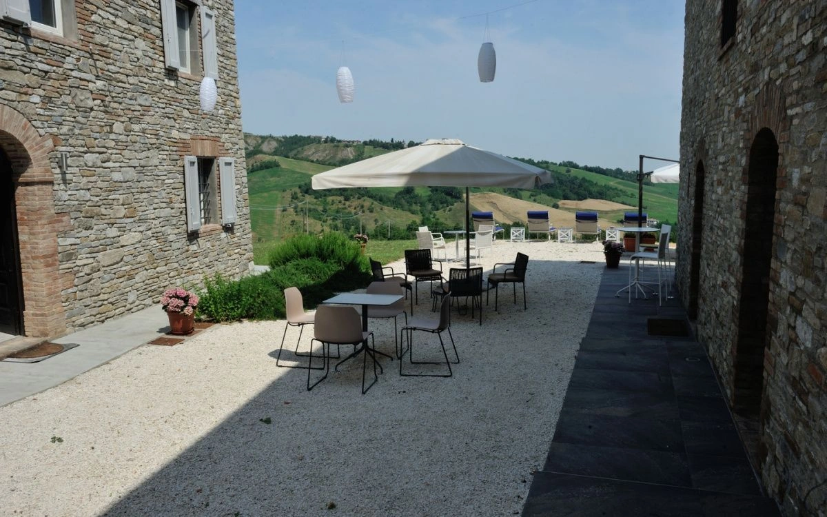 Поместье 9+1 в пригороде Болоньи, Италия