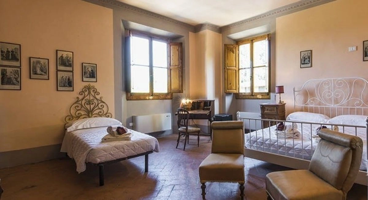 Вилла в пригороде Понтассьеве с живописным буковым лесом - 4 800 000 €