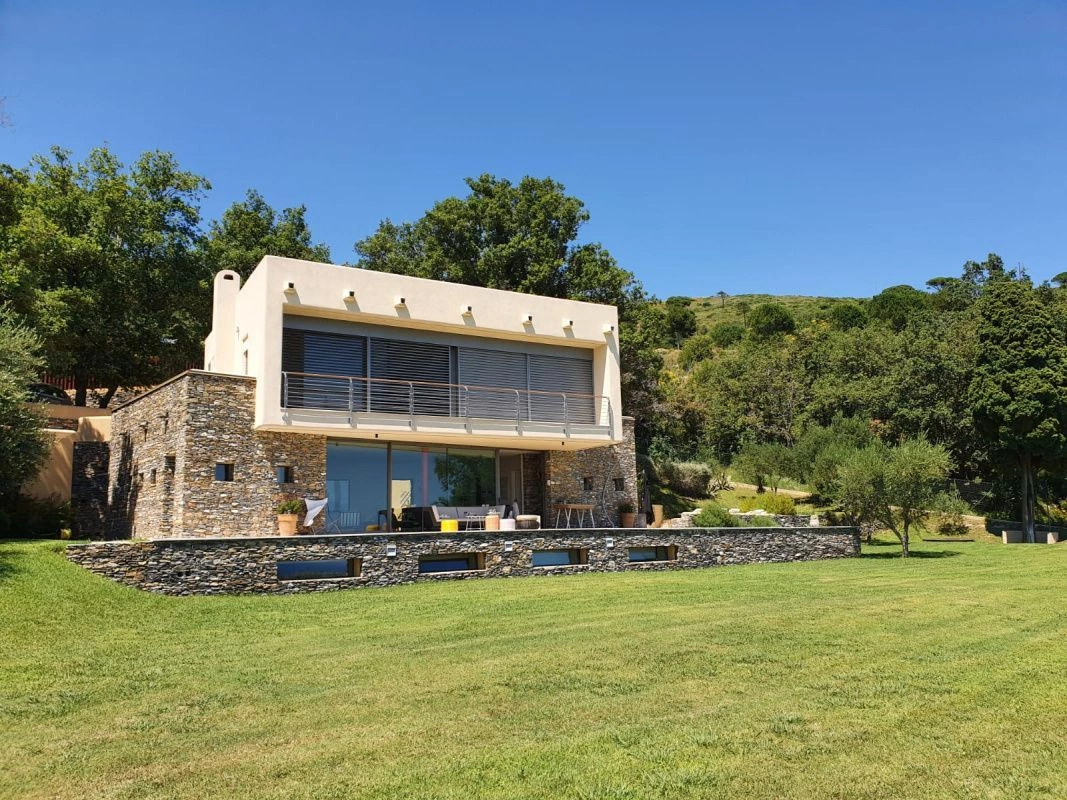 Вилла в Алассио с панорамным видом на живописный залив - 3 950 000 €