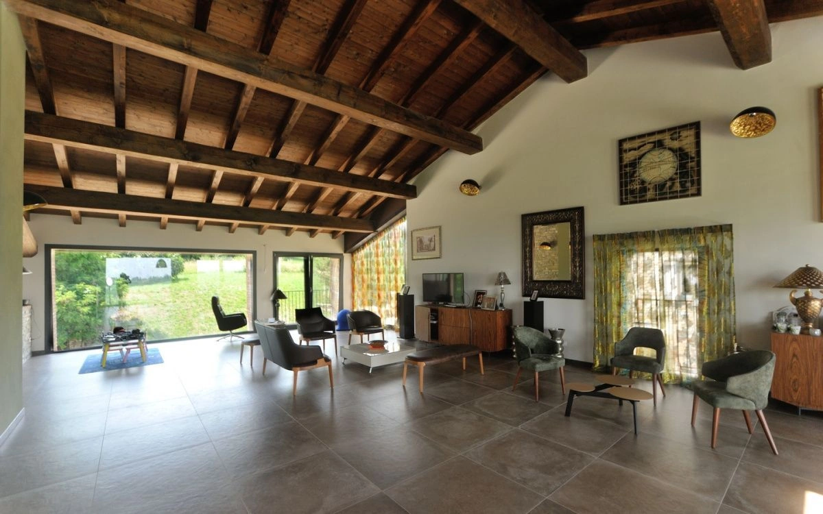 Поместье 9+1 в пригороде Болоньи, Италия