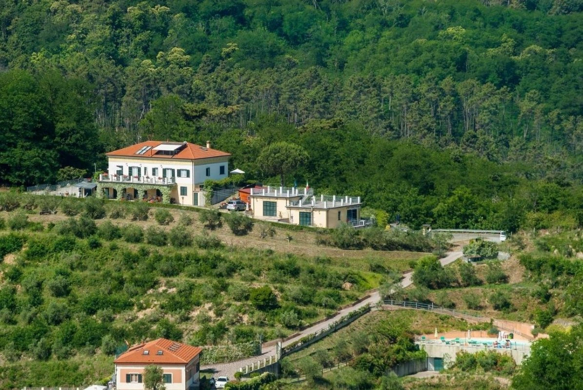 Вилла на холмах в Ла Специи с панорамными видами на Лигурийское море, Италия