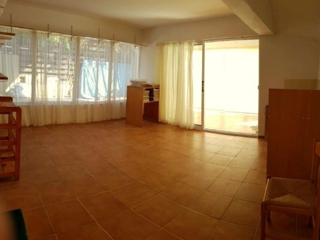 Дом 200 м2 с частным бассейном в Пафосе