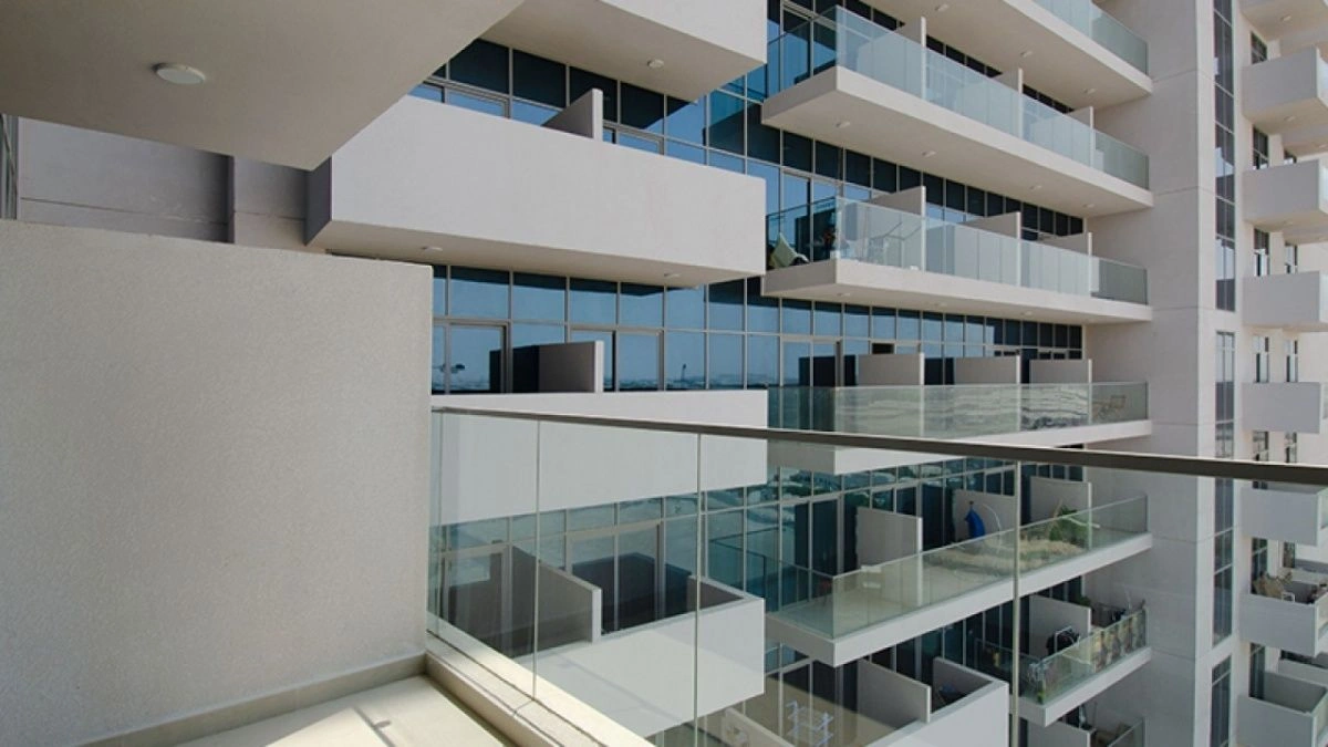 Квартира 112 м2 с видом на бесконечный бассейн в Дубае