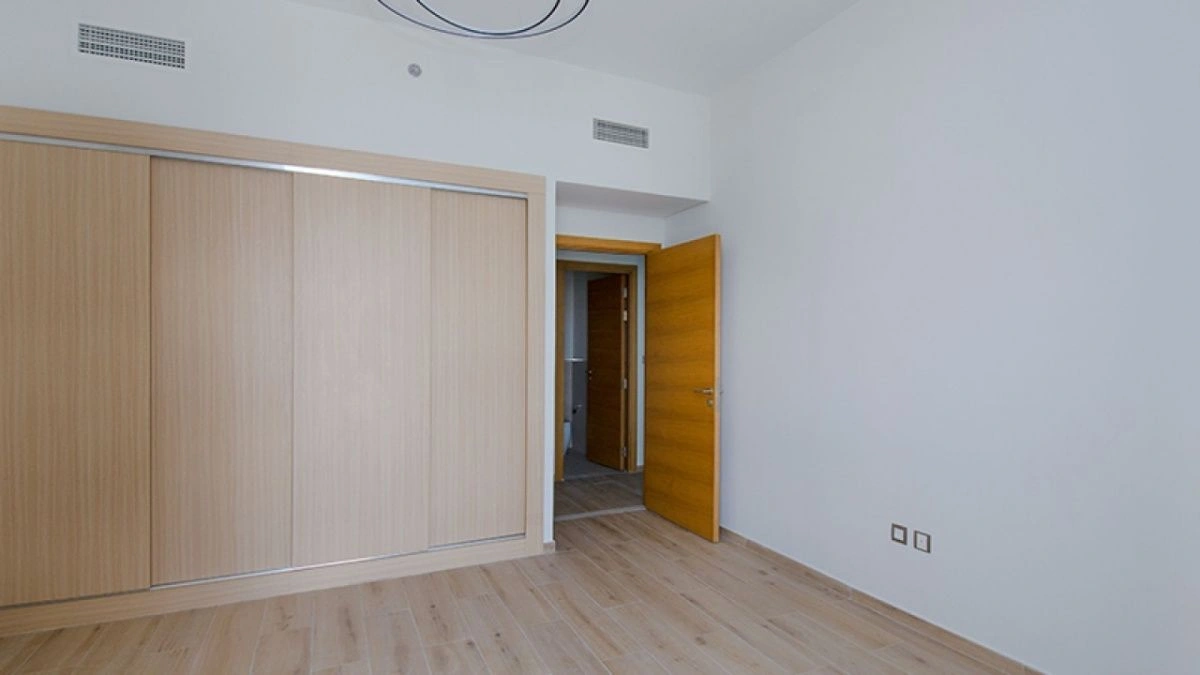 Квартира 112 м2 с видом на бесконечный бассейн в Дубае