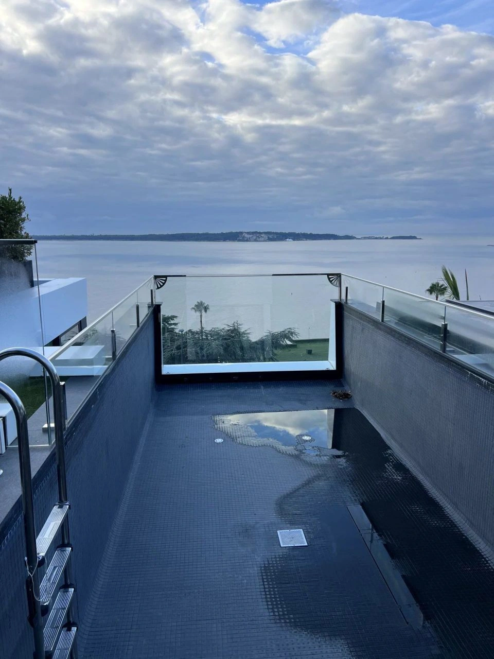 Квартира 5+1 в престижном районе La California в Каннах