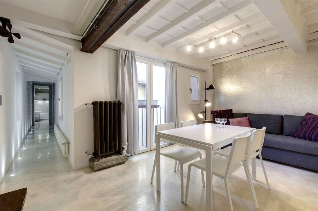 Income apartment 80 m2 in the center of Florence