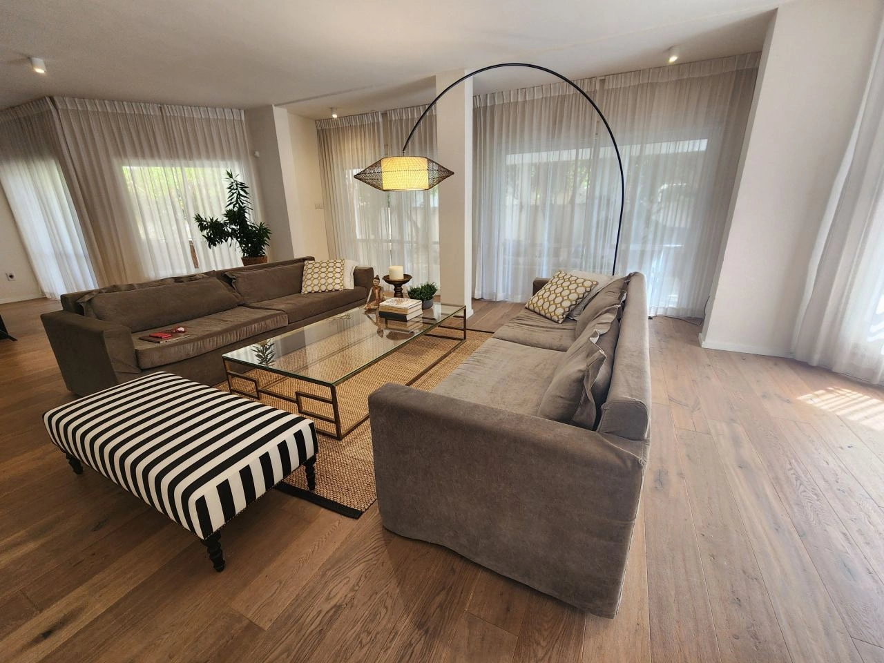 Вилла на благоустроенном участке в Херцлии у моря, Израиль