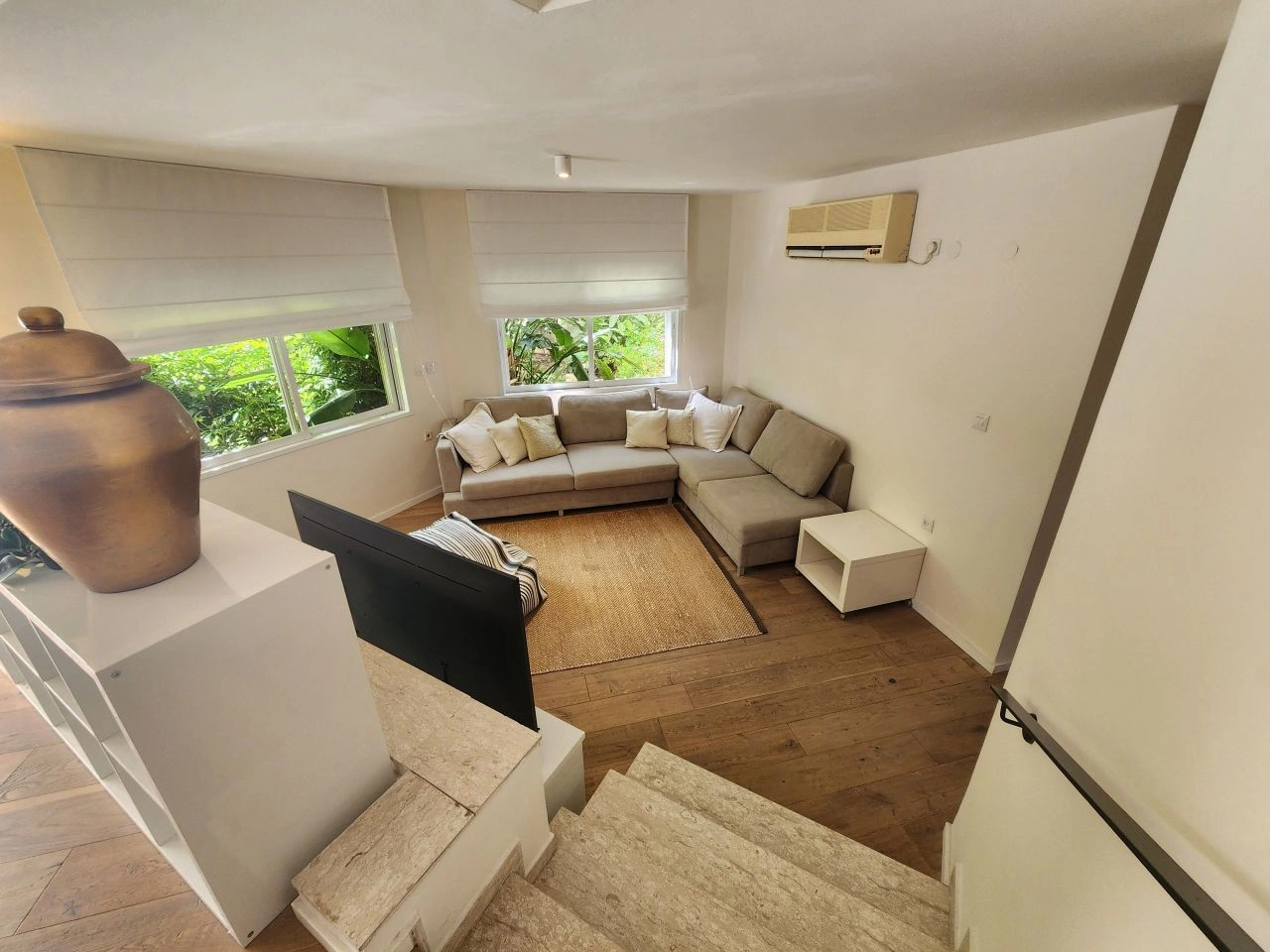 Вилла на благоустроенном участке в Херцлии у моря, Израиль