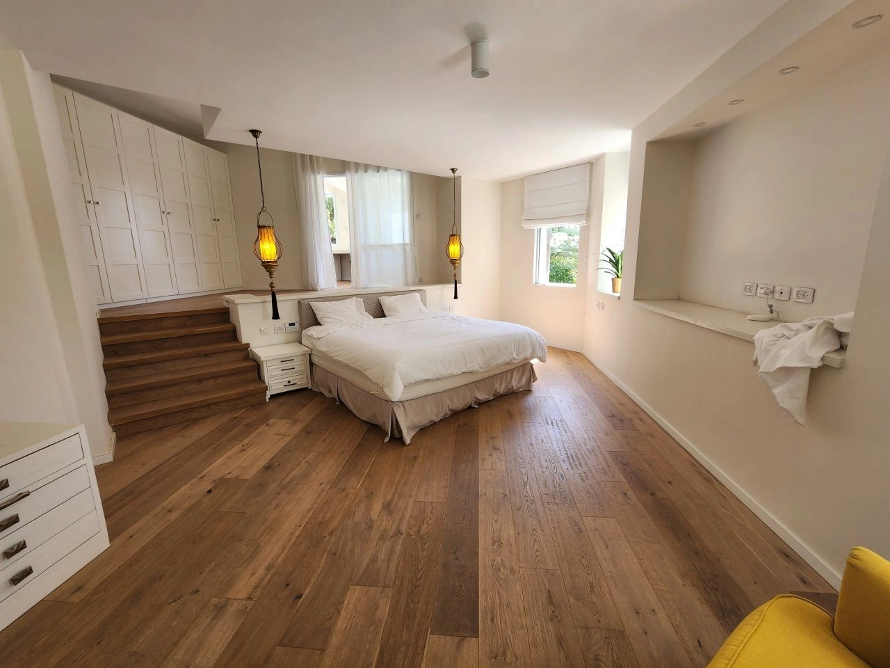 Вилла на благоустроенном участке в Херцлии у моря, Израиль