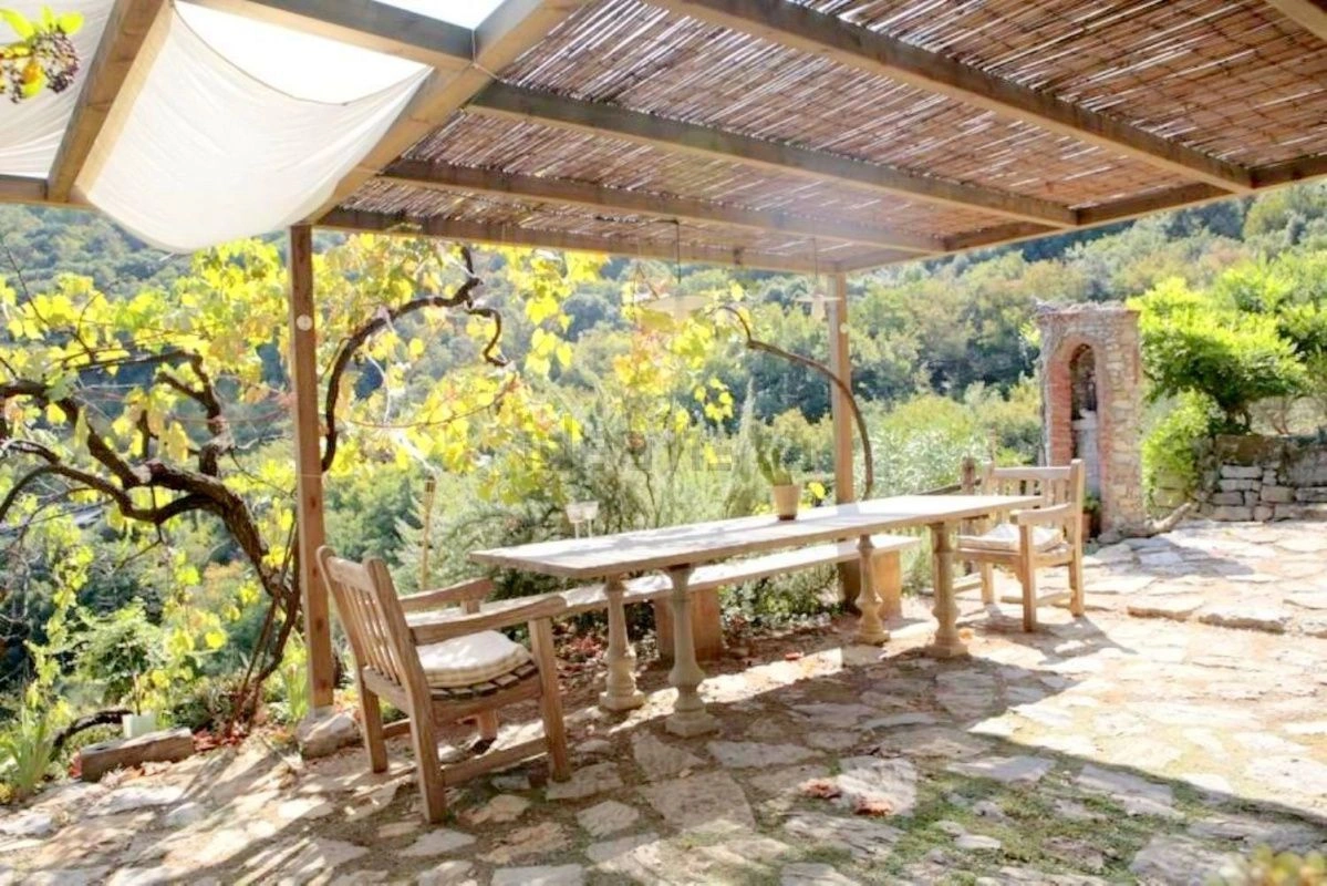 Вилла на острове Пальмария с террасой и пляжем, Италия