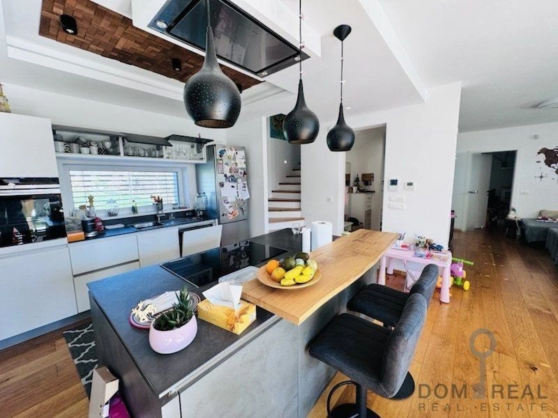 Вилла в тихом месте у реки в престижном районе Любляны, Словения