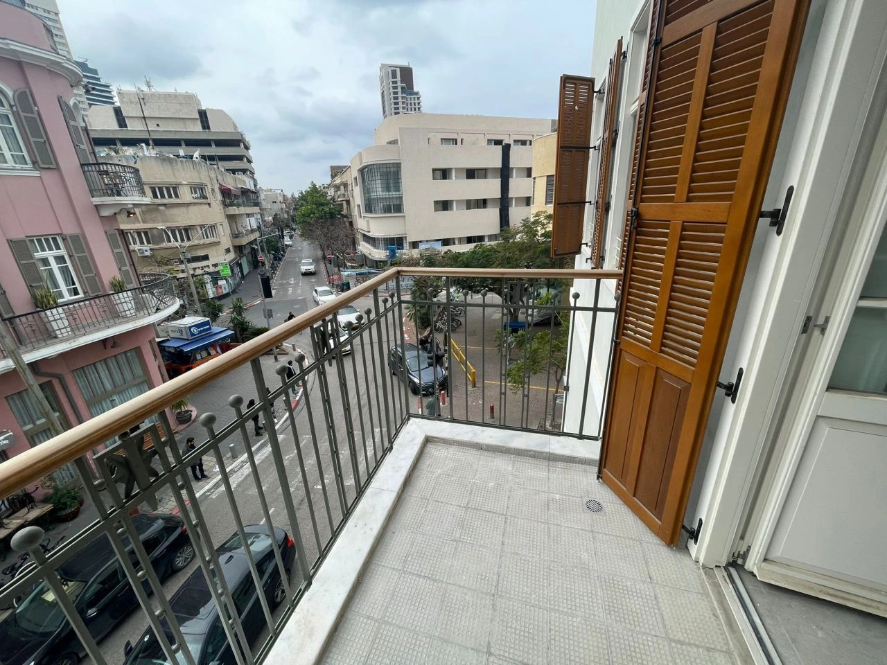 Стильная квартира с современной мебелью и техникой в Тель-Авиве, Израиль