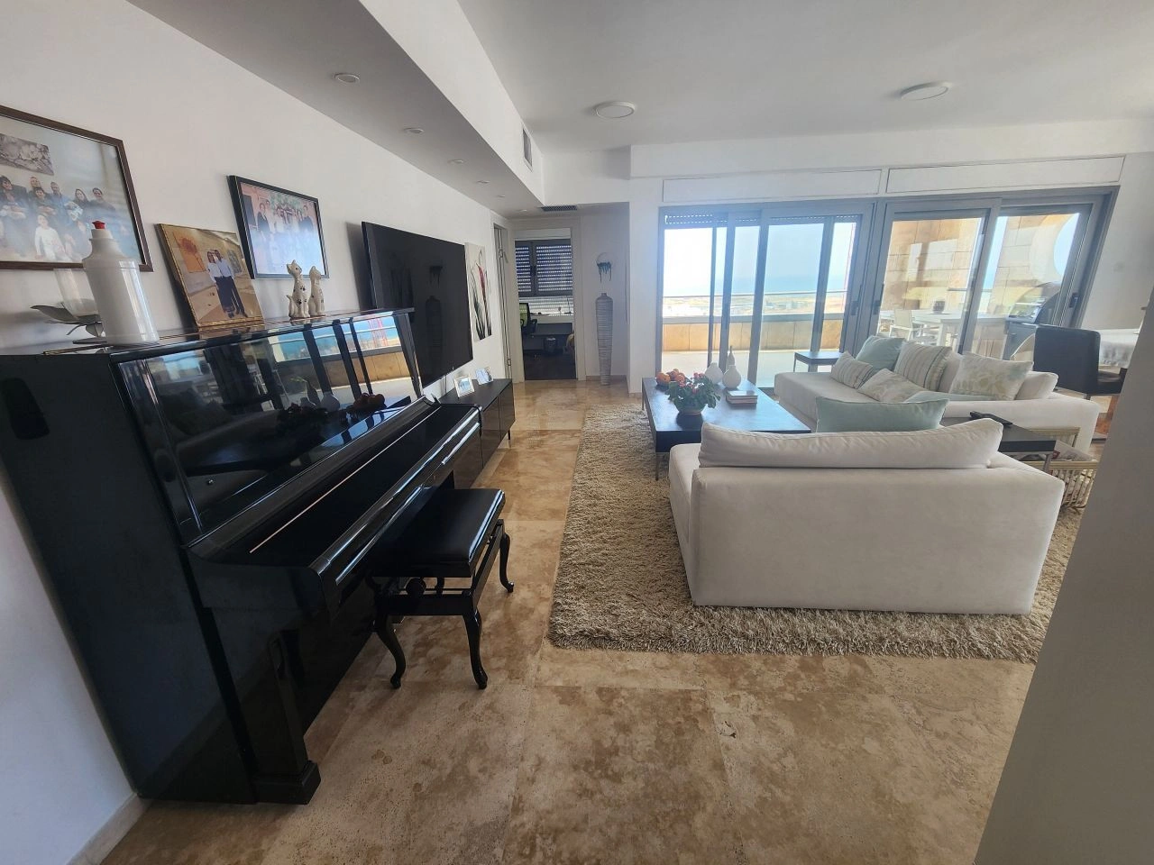 Купите квартиру в Тель-Авиве с прямым выходом на пляж - $ 2,060,800