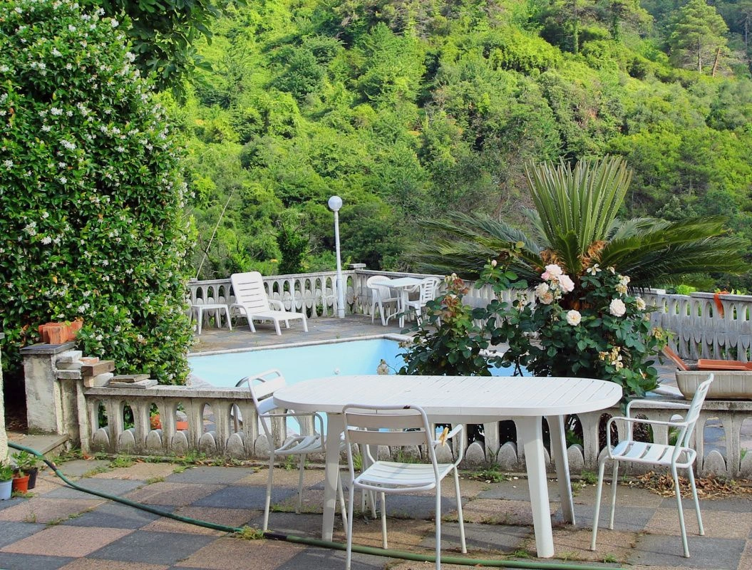 Вилла с виноградниками и видом на море в Леванто - 980 000 €