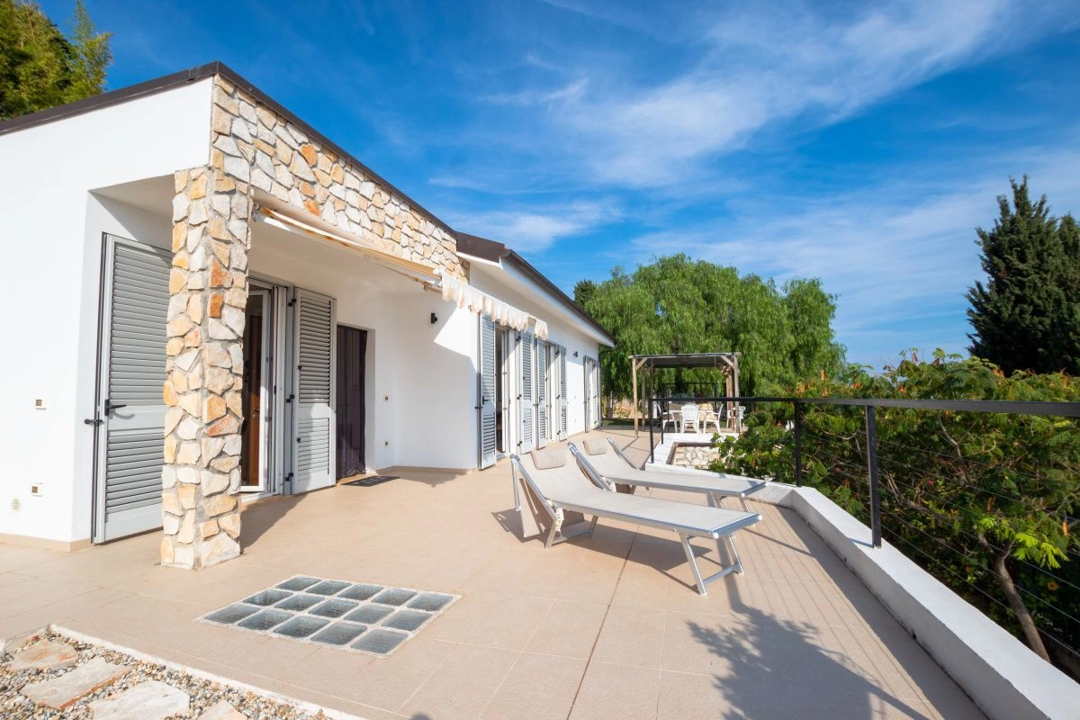 Вилла с ухоженным садом в престижном районе Бордигера - 1 900 000 €