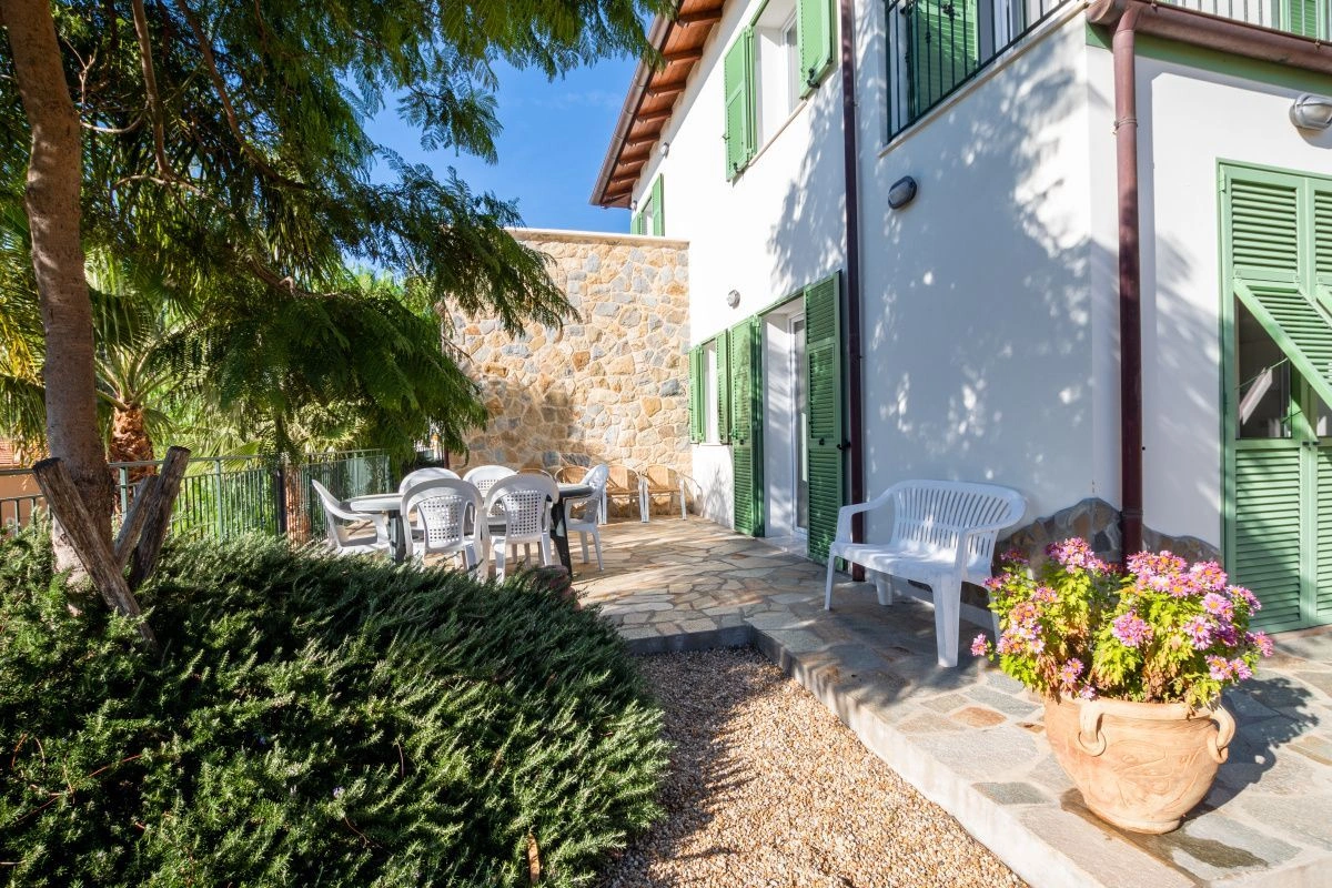 Вилла в Бордигере с просторной террасой рядом с пляжем, Италия