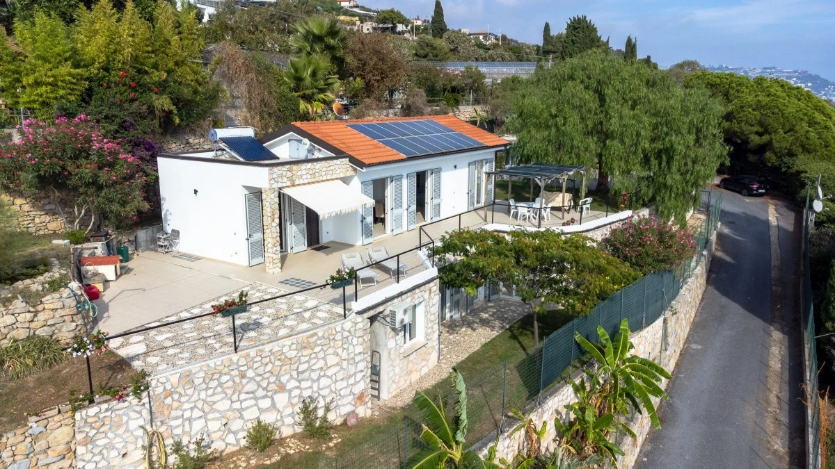 Вилла с ухоженным садом в престижном районе Бордигера - 1 900 000 €