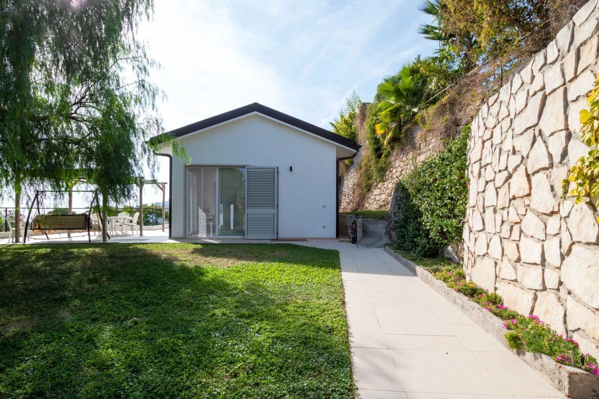 Вилла с ухоженным садом в престижном районе Бордигера - 1 900 000 €